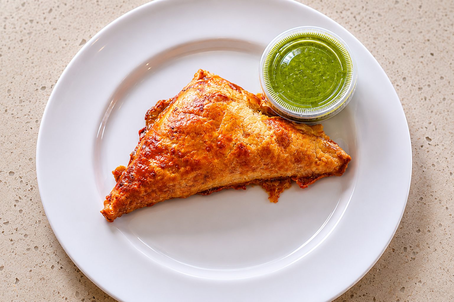Samosas with chutney — food photography