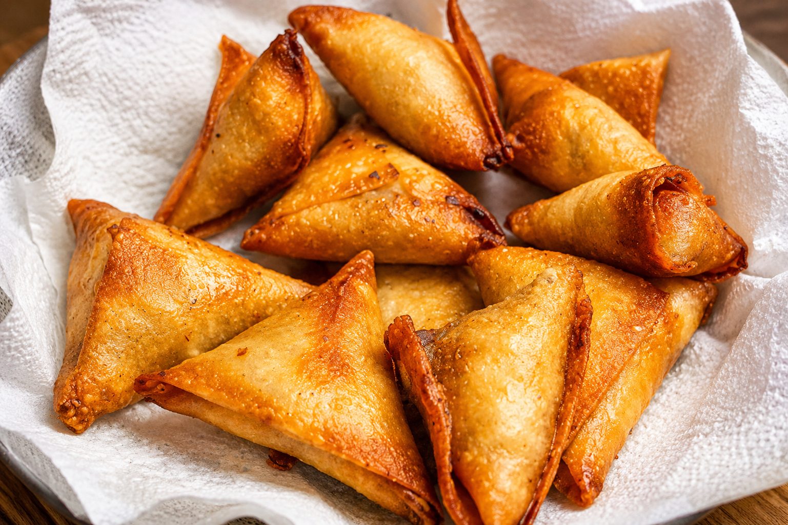 Golden fried samosas — food photography